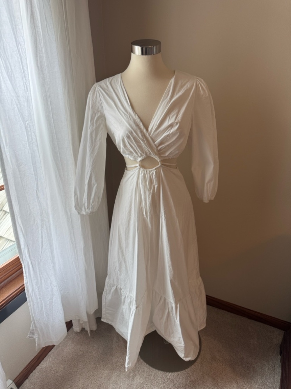 Astr the Label White Cutout Midi Dress with Puff Sleeves - Picture 3 of 5